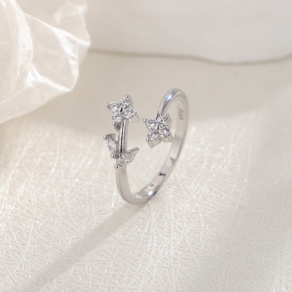 Four-leaf Clover Blue Diamond Small Lane Leaves Ring