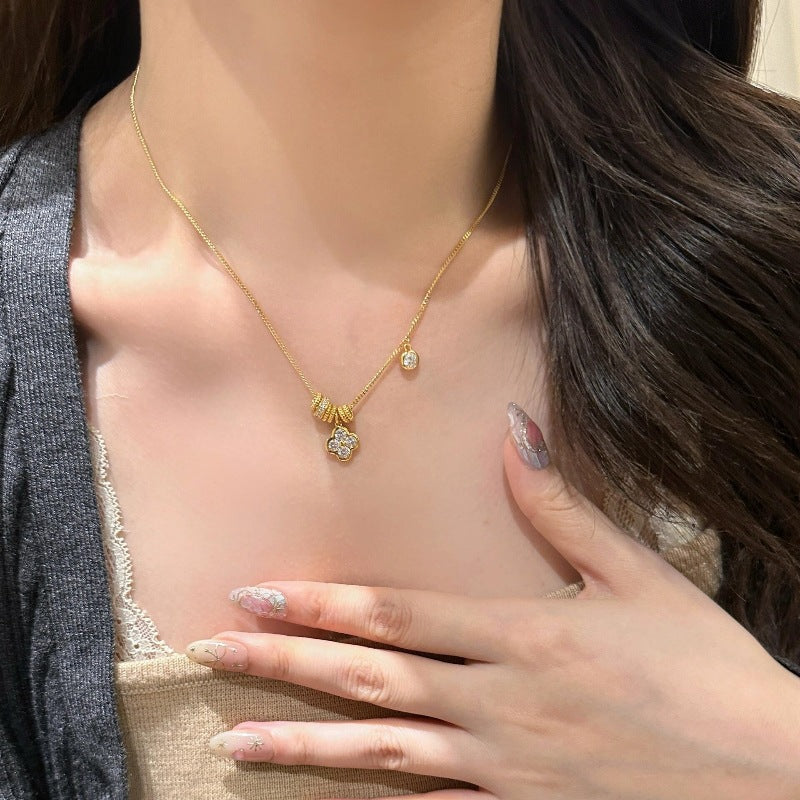 Women's French Entry Lux Retro Right Rain Clover Fashion Design Necklaces