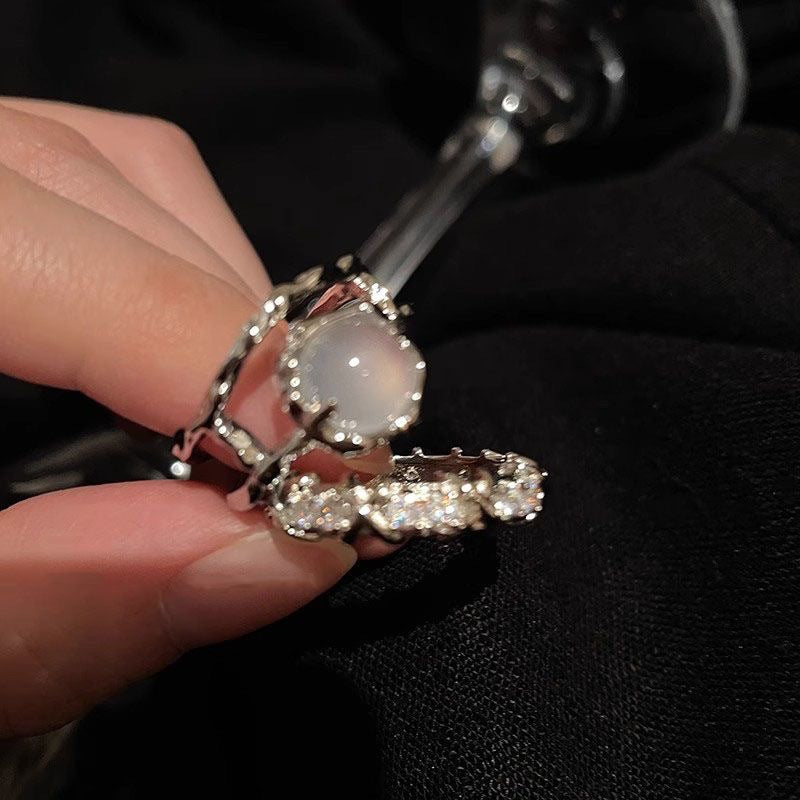 Women's Fashion Personalized Minority Design Light Luxury High Sense Rings