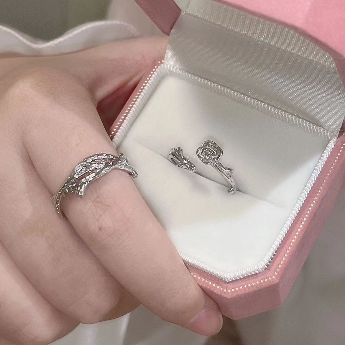 Thorn Rose Couple Wind Niche Open Rings