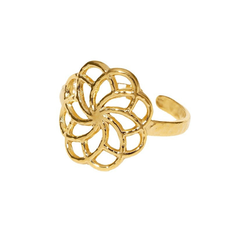 Flower-shaped Stainless Steel Gold-plated Simple Sweet Rings