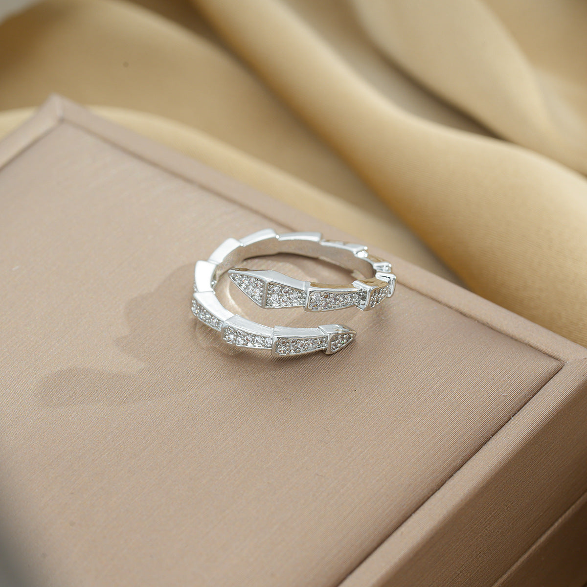 Snake Female Fashion Personalized Minority Design Light Luxury Cold Rings