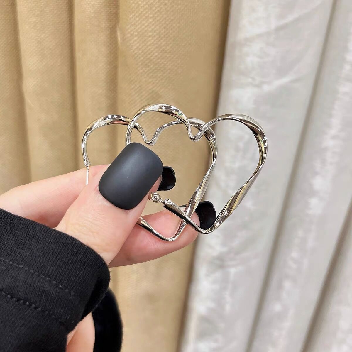 Sier Needle Big Love Heart Female Design Earrings