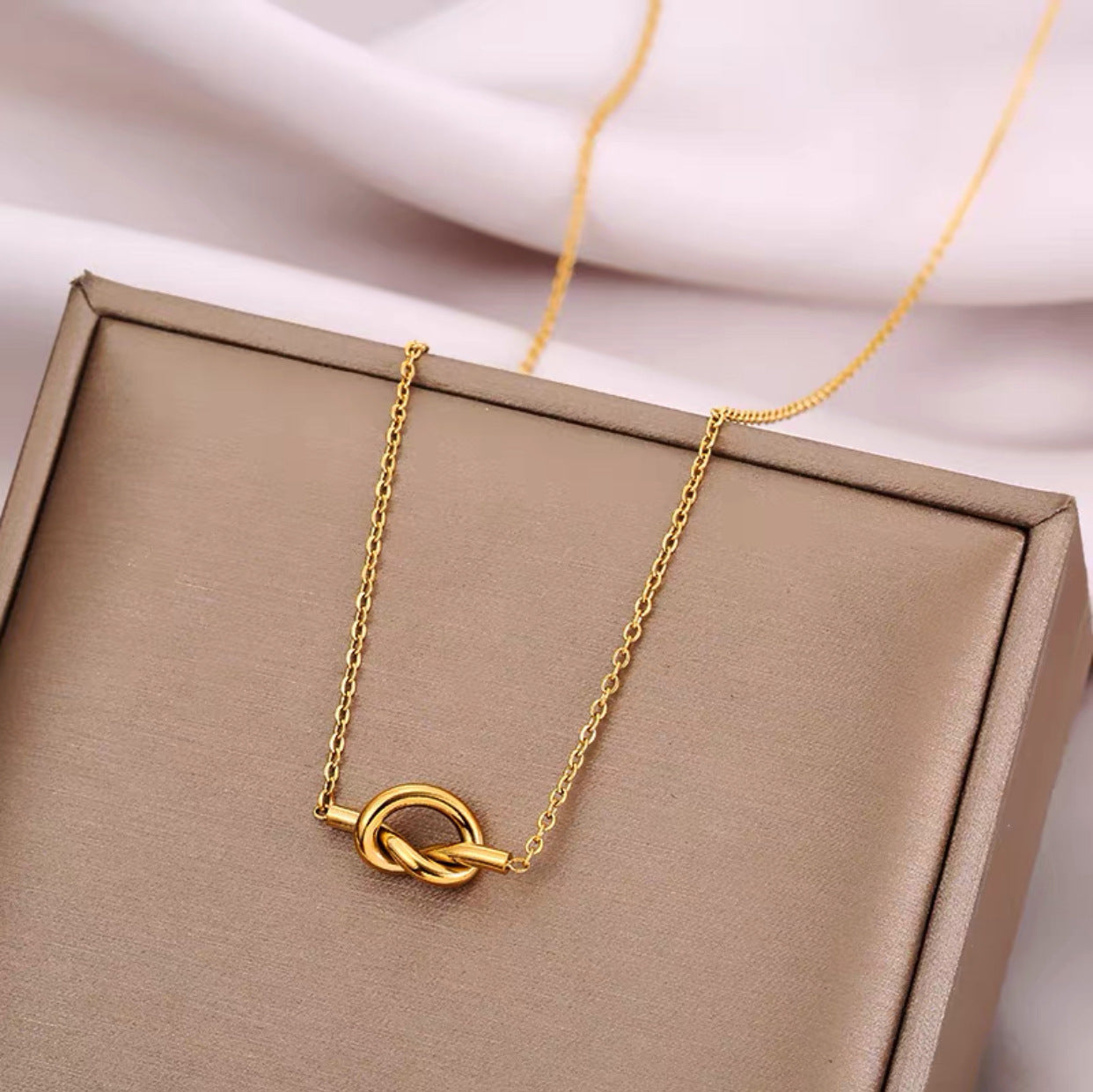 Women's Clavicle Chain Short Love Heart Simple Light Necklaces