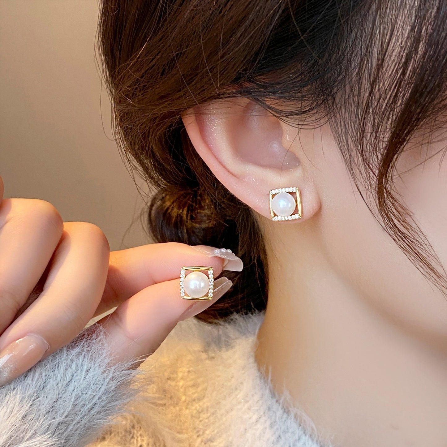 Women's Red Bean Coral Unique High-grade Light Luxury Earrings