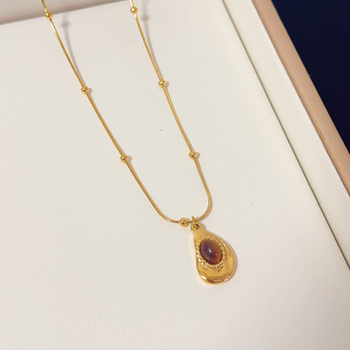 Tiger Eye Design Light Luxury Advanced Sense Elegance Retro Necklaces