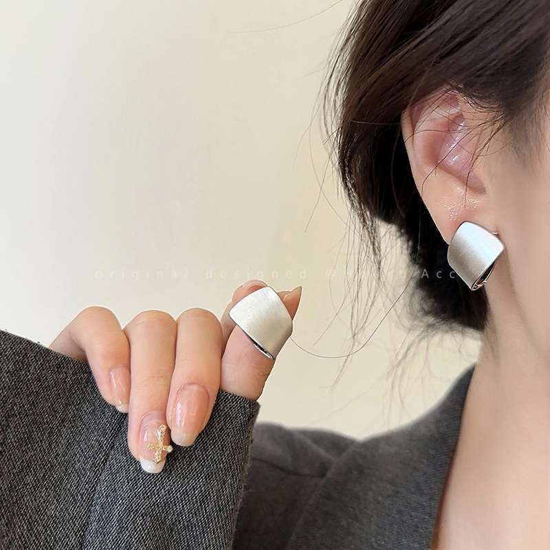 Women's Sier Simple Elegant Fashionable High-grade Niche Earrings