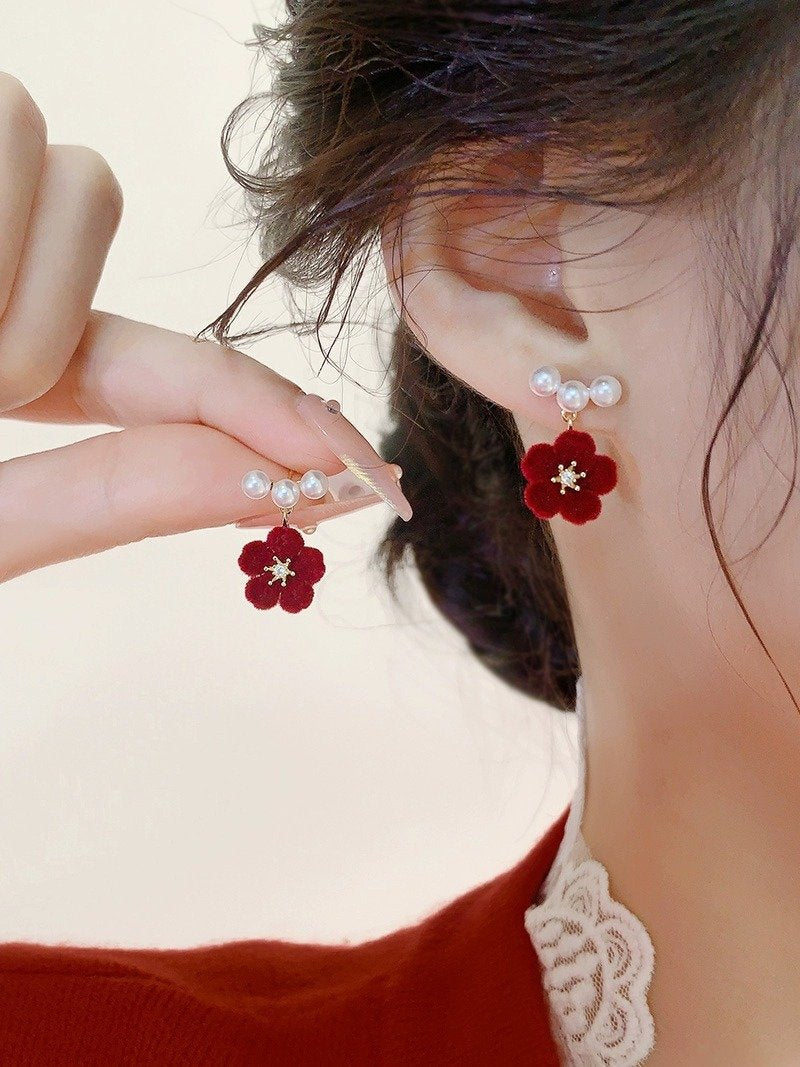 Women's Red Veet Flower Small Pearl Ear Earrings