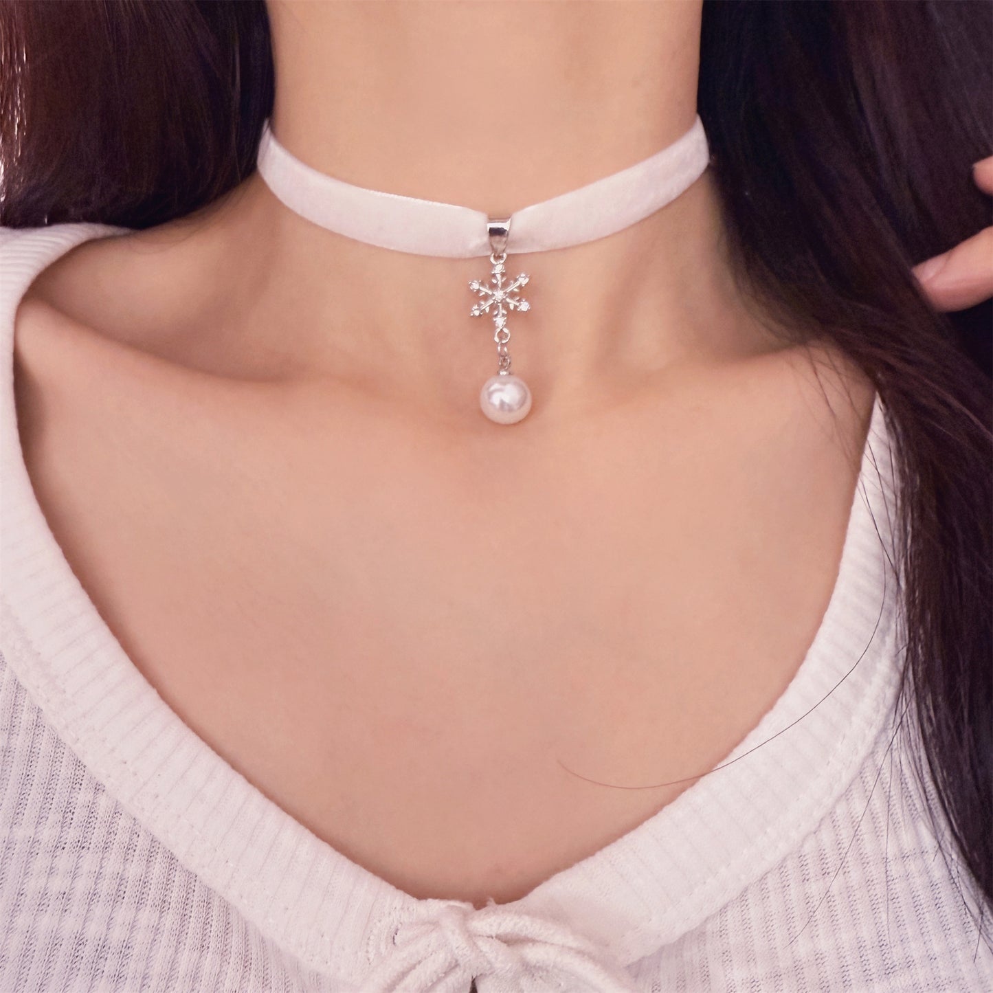 Snowflake Pearl Female Sweet White Veet Necklaces