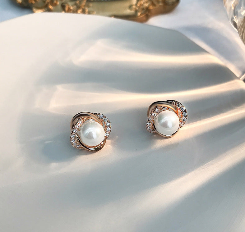 High-grade Female Niche Vintage Pearl Flower Elegant Earrings