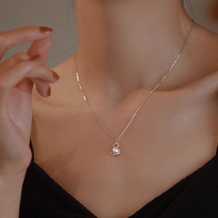 Women's Small Calabash Light Luxury High-grade Design Necklaces