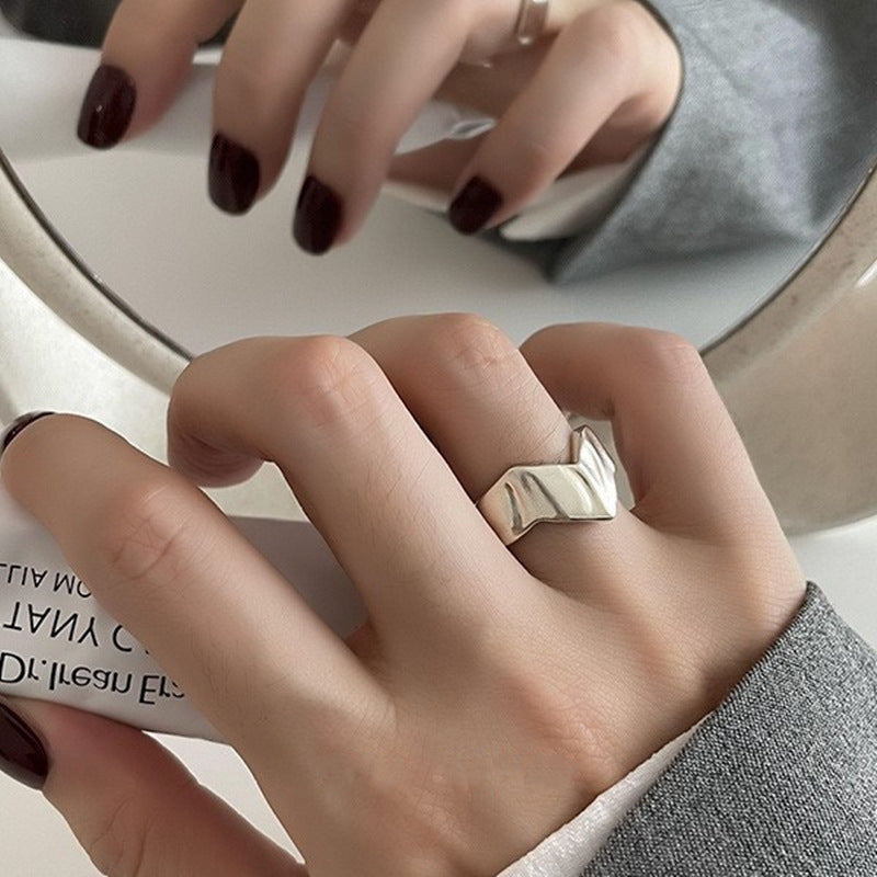 Women's Sugar Retro Fashion Geometry Pattern V-shaped Open Hip Hop Rings
