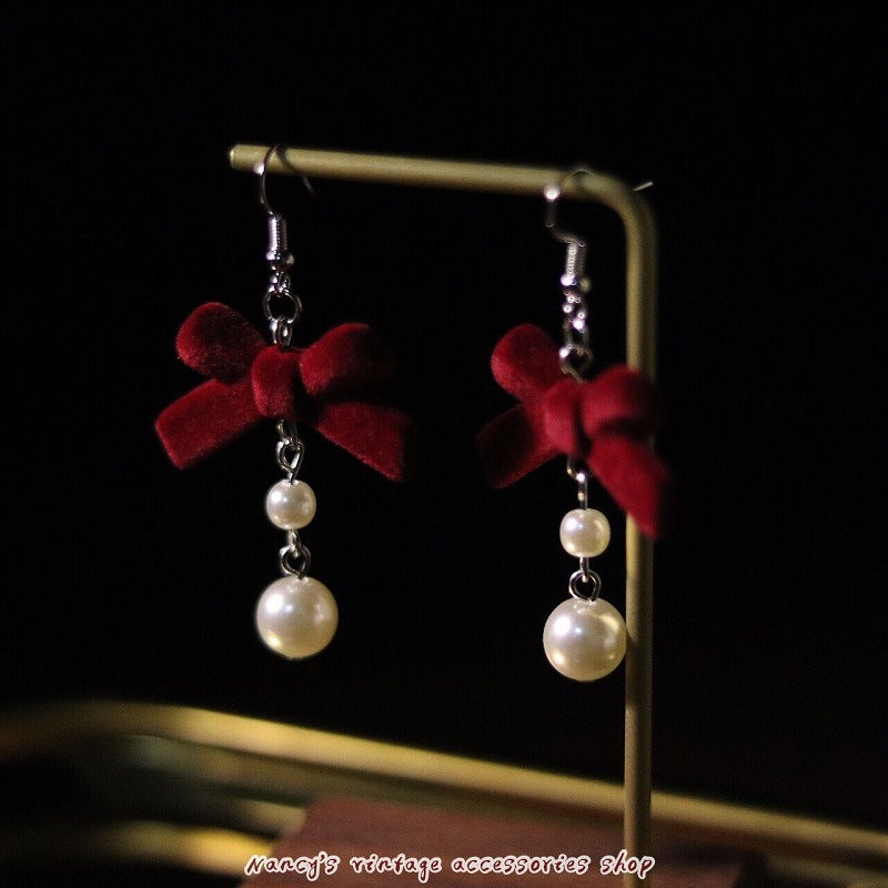 Veet Bow Pearl Vintage Court Long Rings