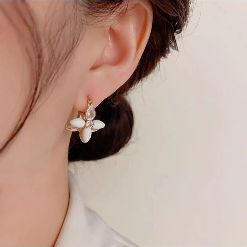 Women's Niche Design Ear Clip High-grade Retro Enamel Flower Earrings