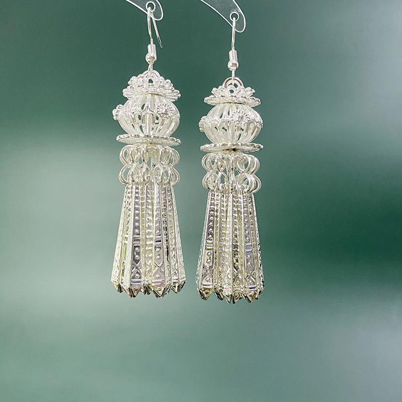 Personality Horn Bloom Vintage Eardrops Yi Earrings