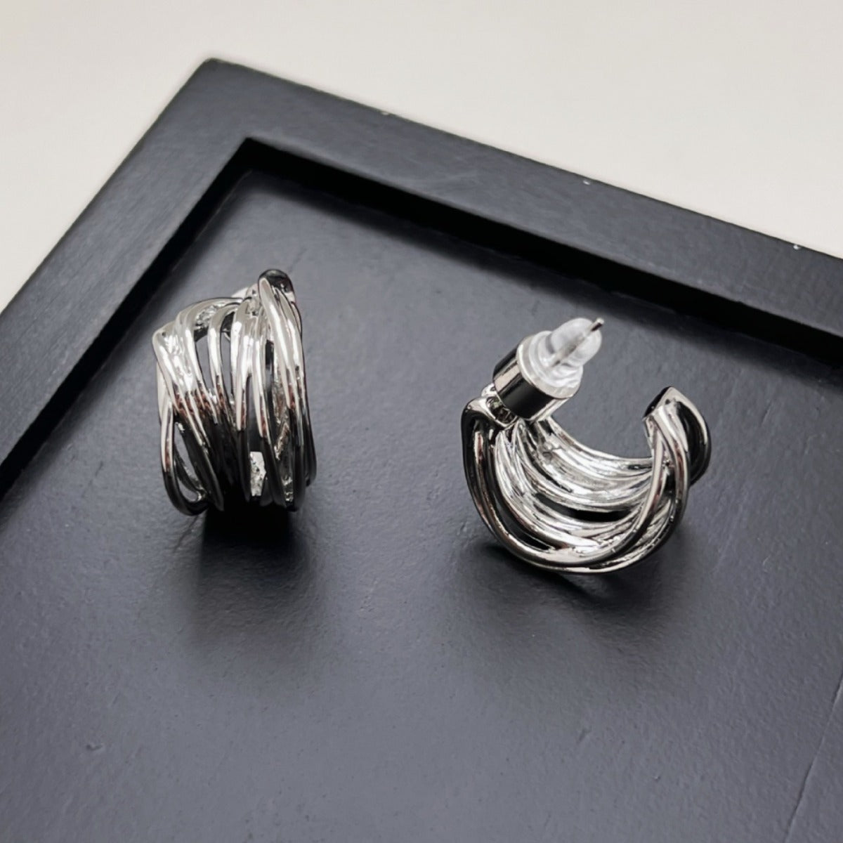 Affordable Luxury Style Shaped Niche Metal Retro Earrings