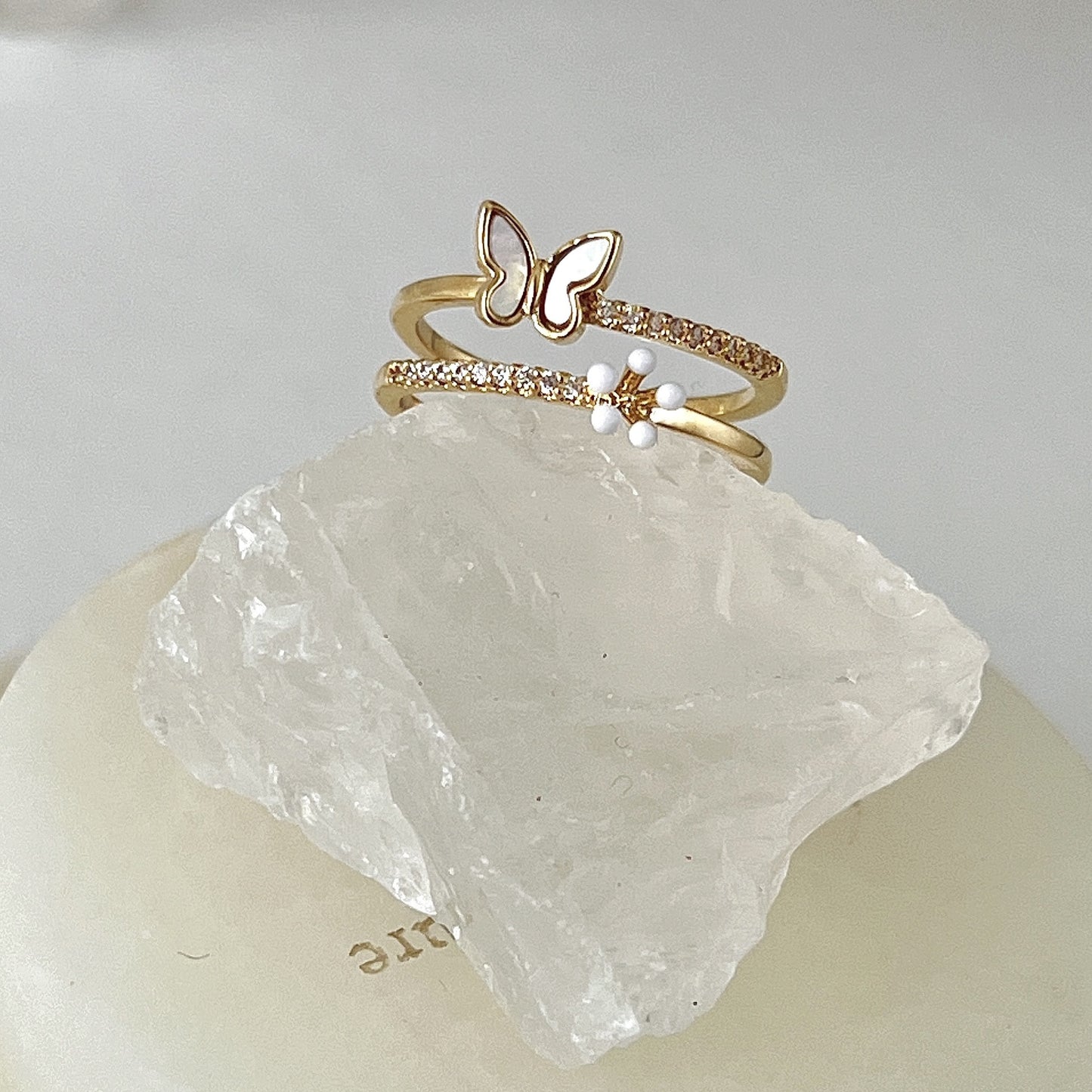Female Design High-grade Unique Pearl Bow Rings