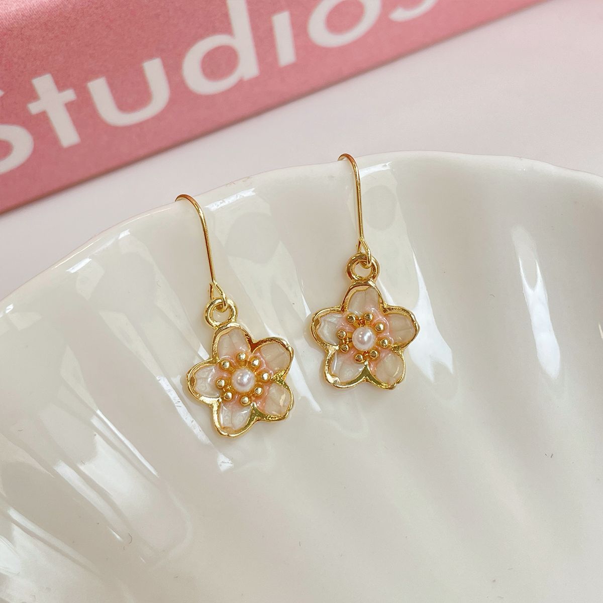 Sier Needle Sweet Girly Niche Design Three-dimensional Light Earrings