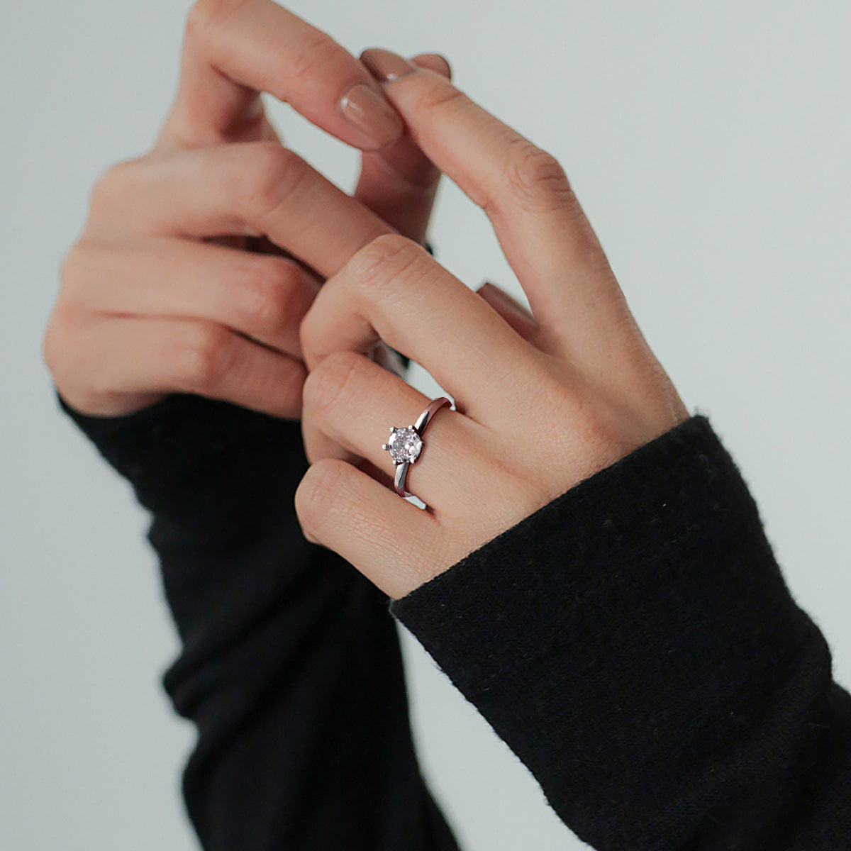 Women's Luxury Inlaid Zircon Titanium Steel Simple Rings