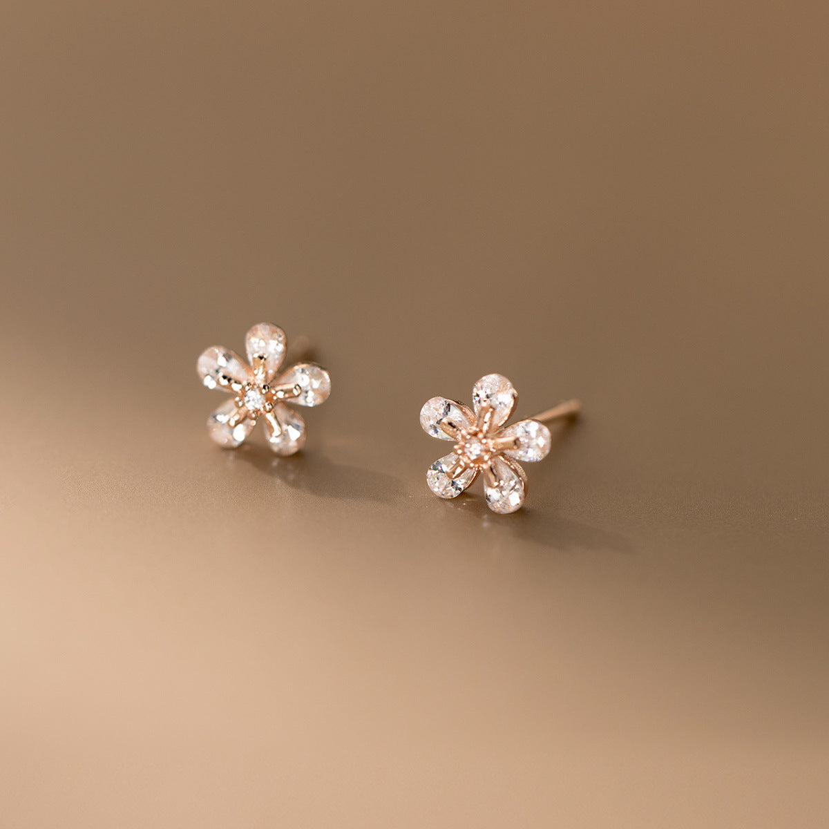 Women's Sweet Diamond Mounted Zircon Flower Sier Earrings