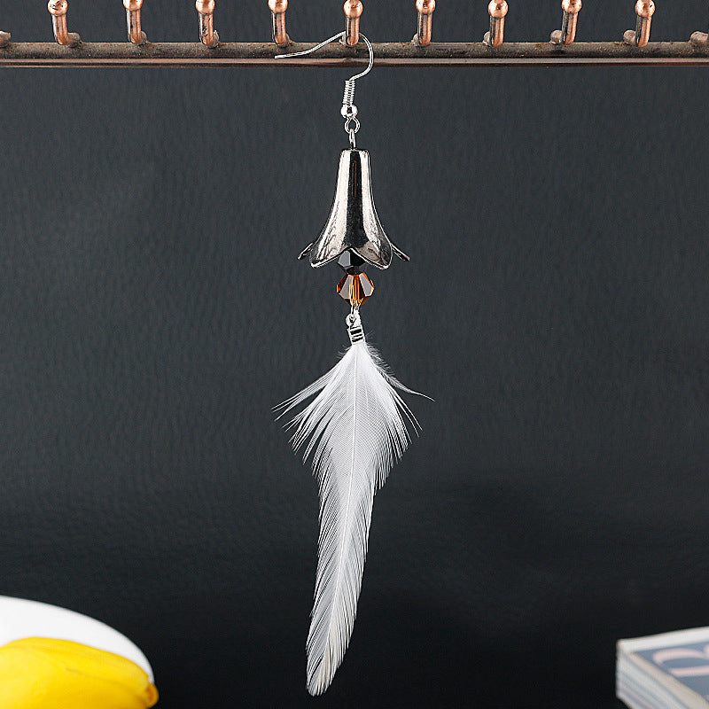 Travelers Empty Autumn Unilateral Temperament Feather Tassel Carved Earrings