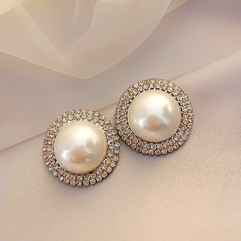 Women's Needle Light Luxury Hot Pearl Elegance Retro Flashing Earrings