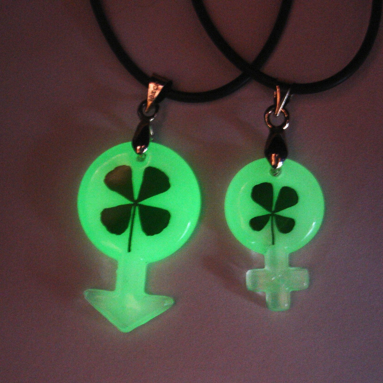 Handmade Epoxy Luminous Dried Flower Clover Stall Necklaces