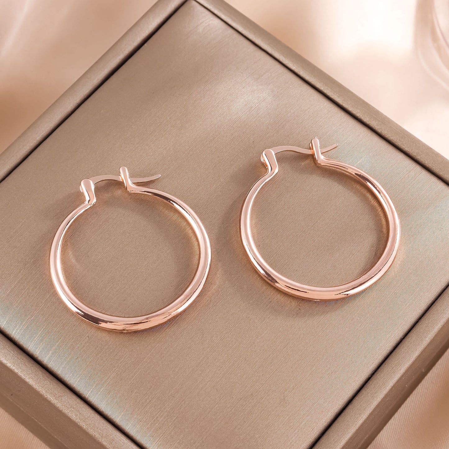 Fashion Simple Gold Large Round Exquisite Earrings