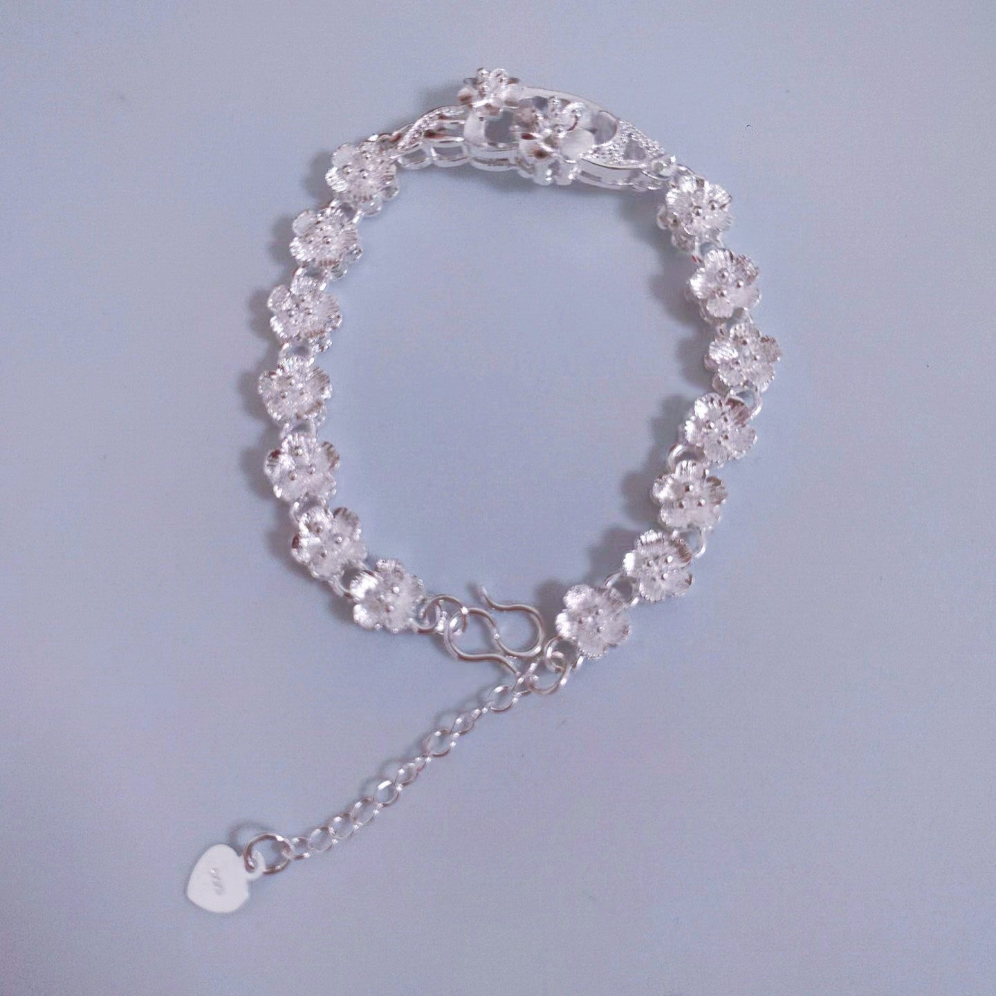 Sier-plated Hollow Exquisite Female Copper Alloy Bracelets