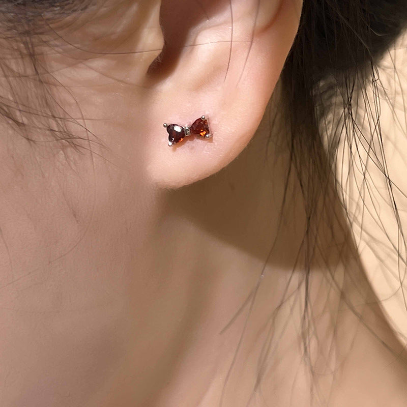 Women's Simple Compact Niche Design Loving Heart Earrings