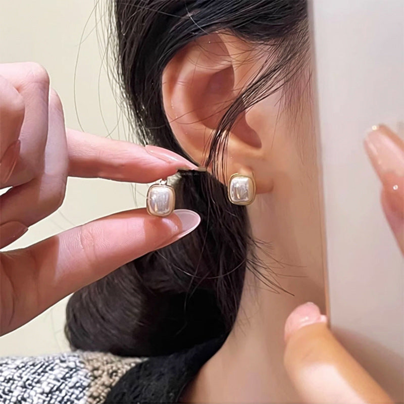 Female Retro Style Ear Clip Refined Earrings