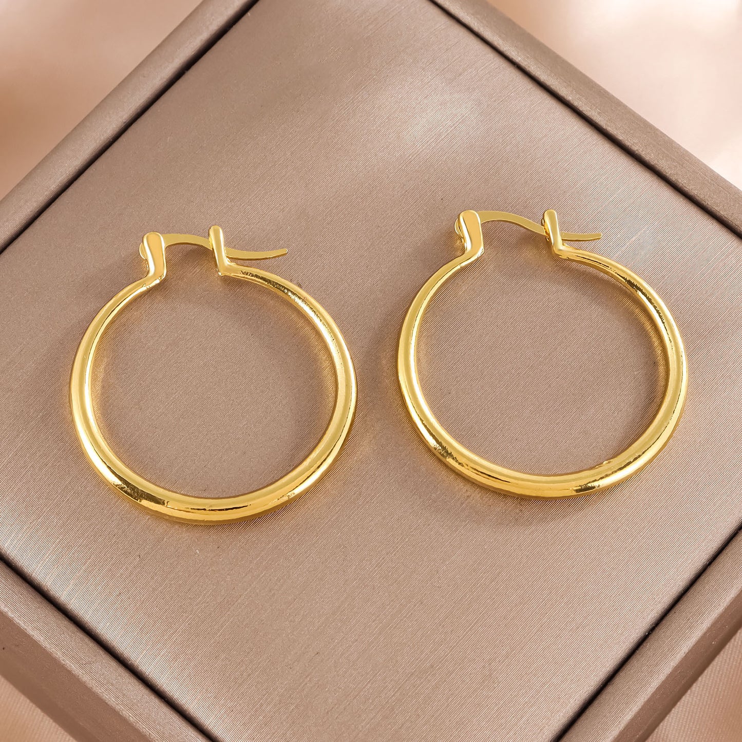 Fashion Simple Gold Large Round Exquisite Earrings