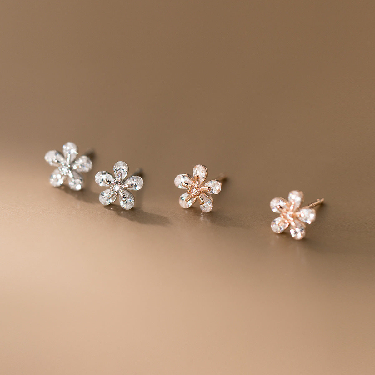 Women's Sweet Diamond Mounted Zircon Flower Sier Earrings