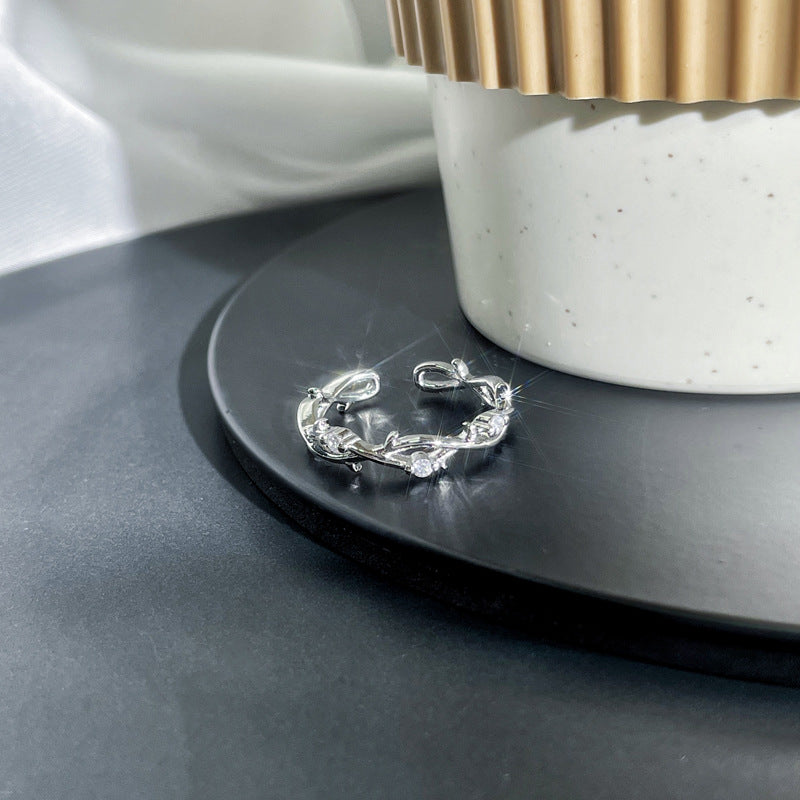 Exquisite Small Simple Inlaid Open-end Zircon Female Rings