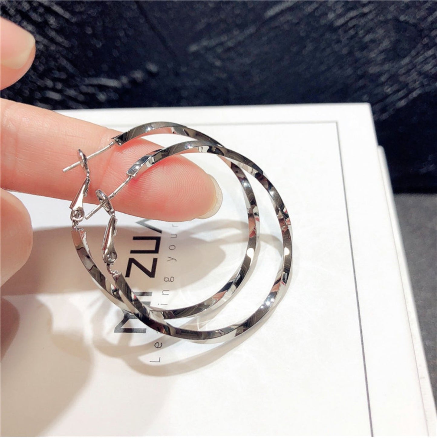 Women's Fashion High Profile Large Simple Graceful Earrings