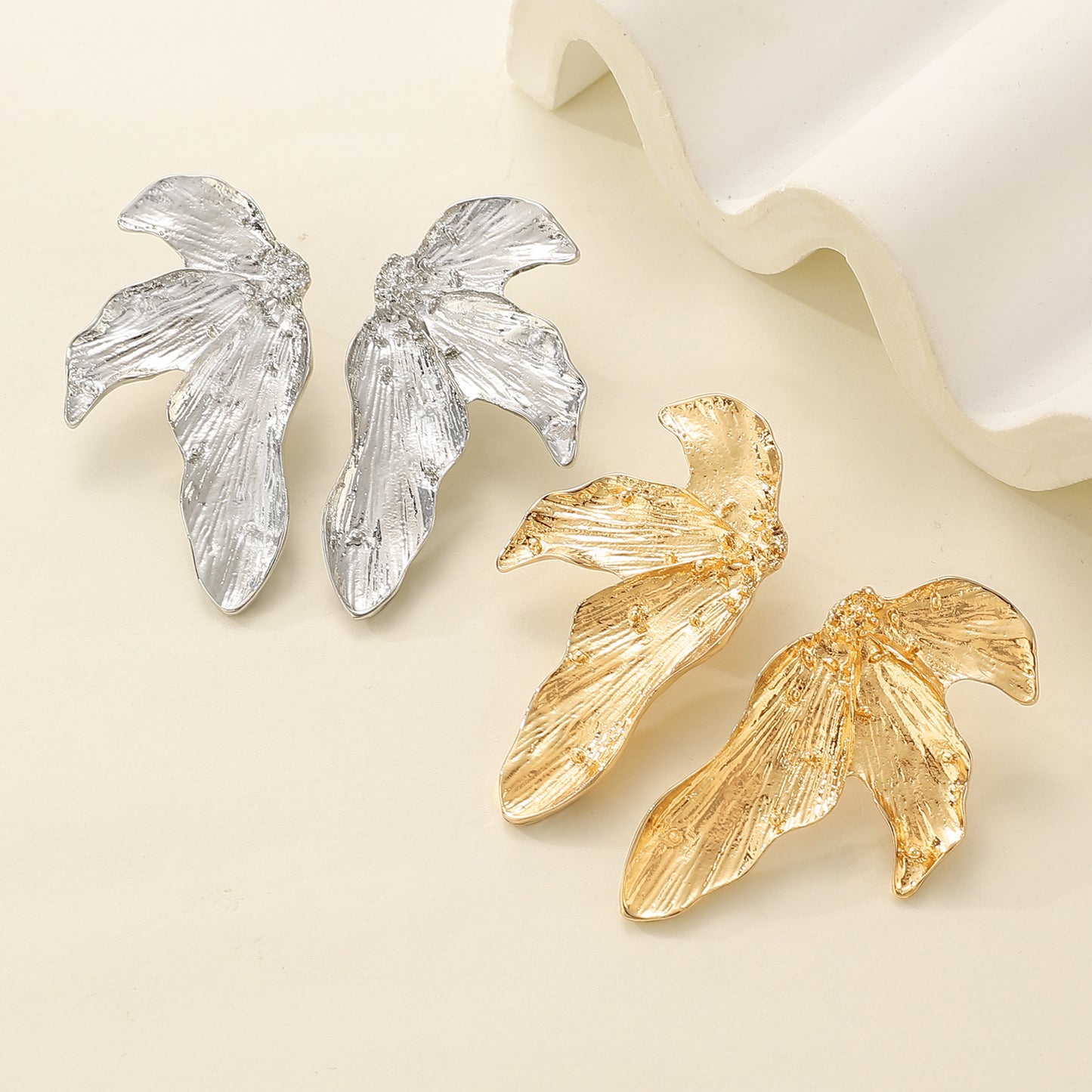 Women's Exaggerated Personalized Irregular Pleated Texture Leaf Rings