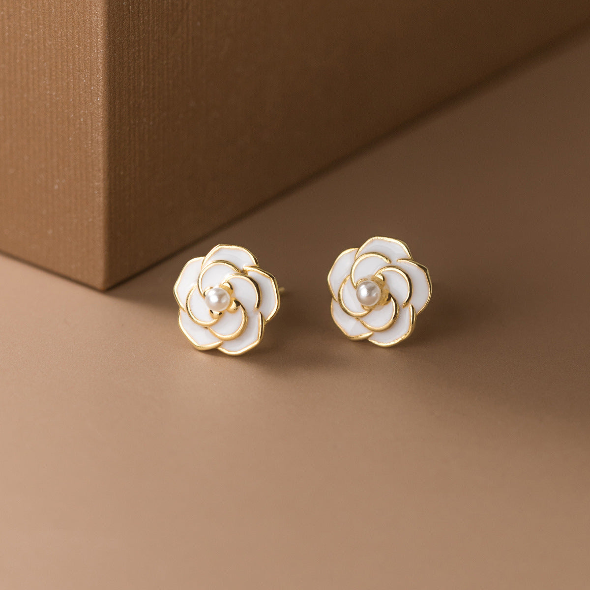 Sier Epoxy Camellia Synthetic Pearl French Earrings