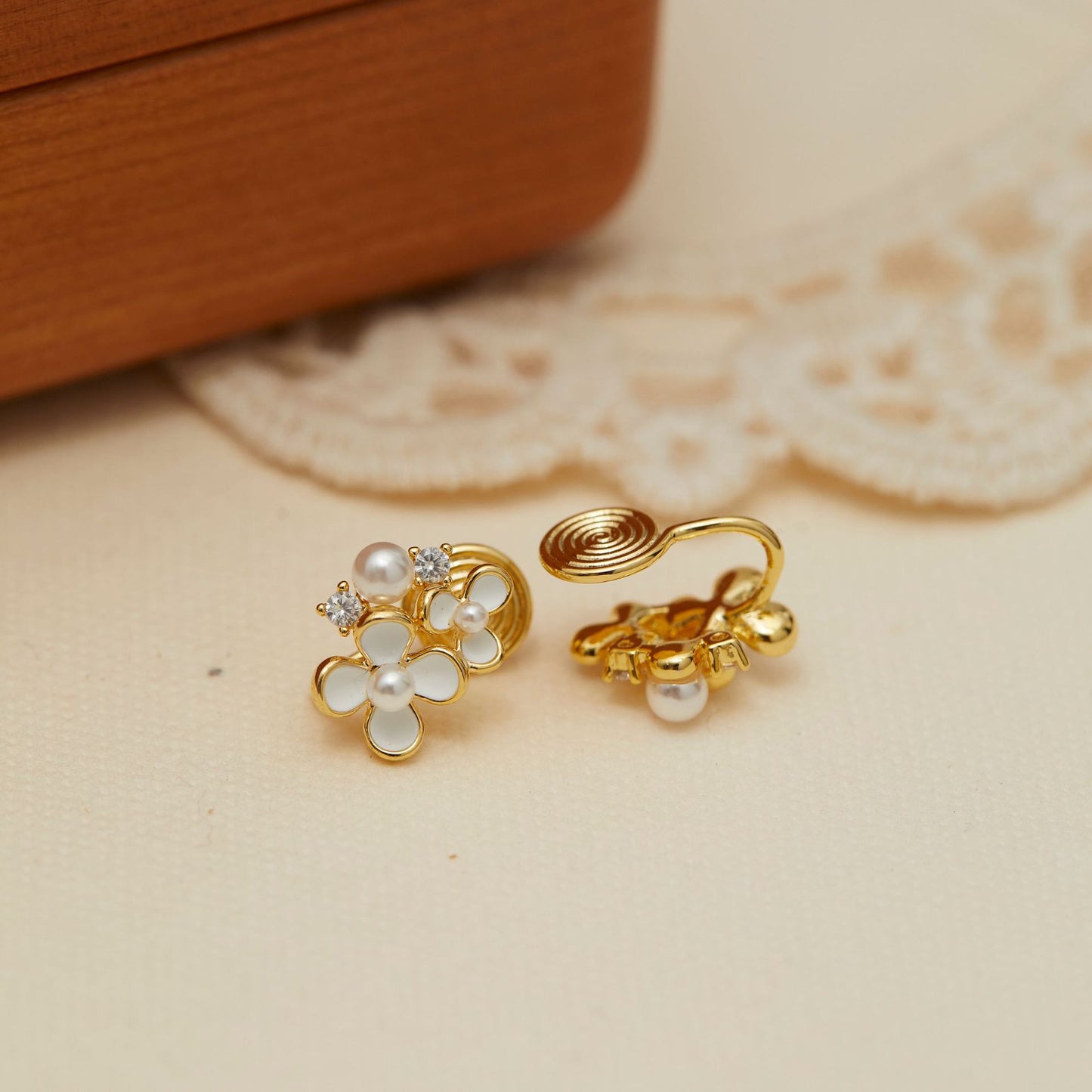 Wind Flower Mini French Pearl Ear Earrings