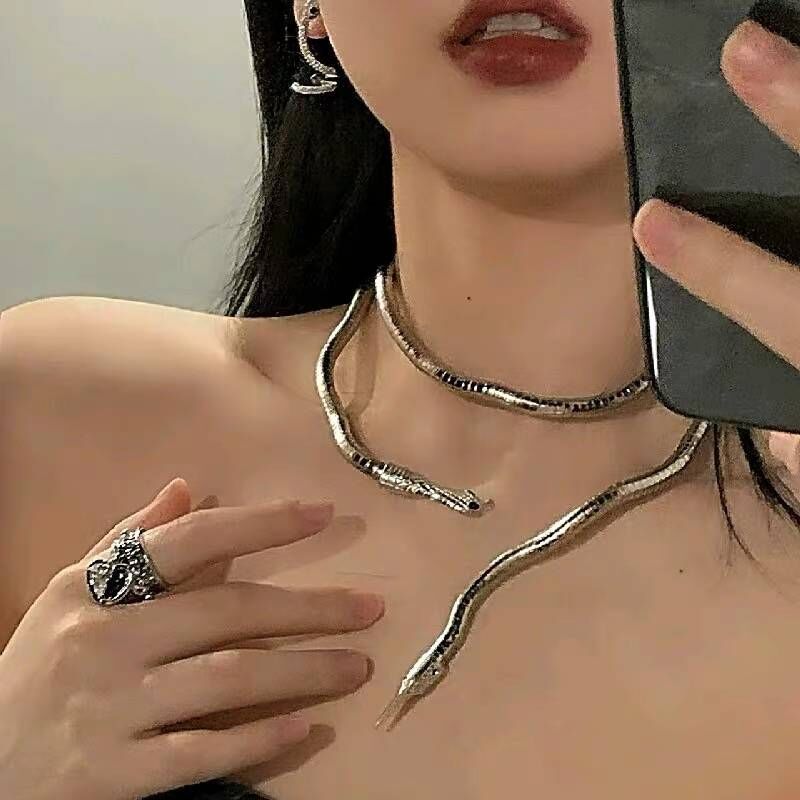 Women's Personality Dark Soil Mouth Casual Shape Exaggerated Necklaces