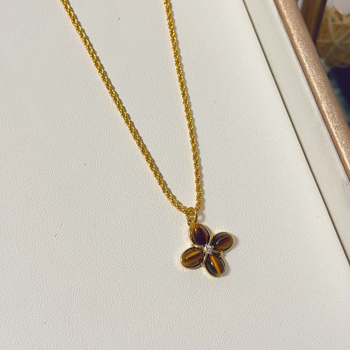 Tiger Eye Design Light Luxury Advanced Sense Elegance Retro Necklaces