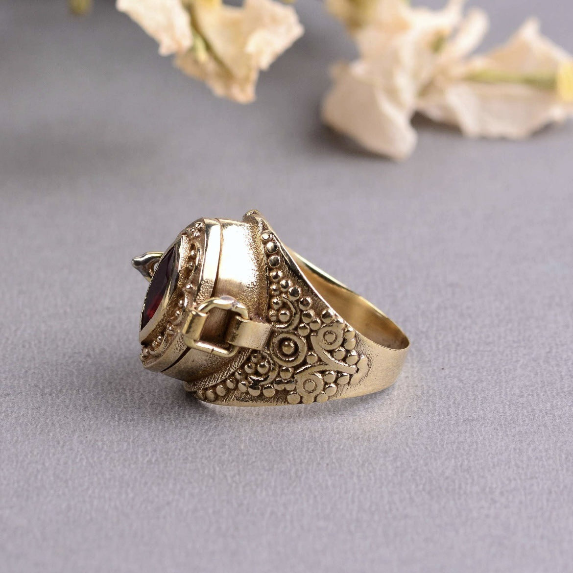 Men's Horse Eye Flip Engagement Gift Hand Rings