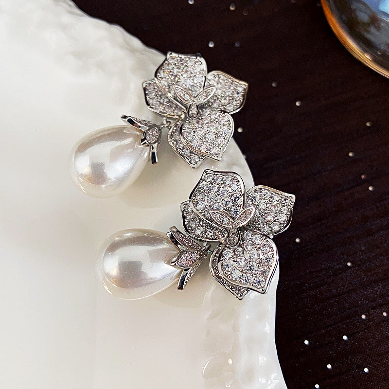 Fashionable Elegant Three-dimensional Flower Drop-shaped Pearl Earrings