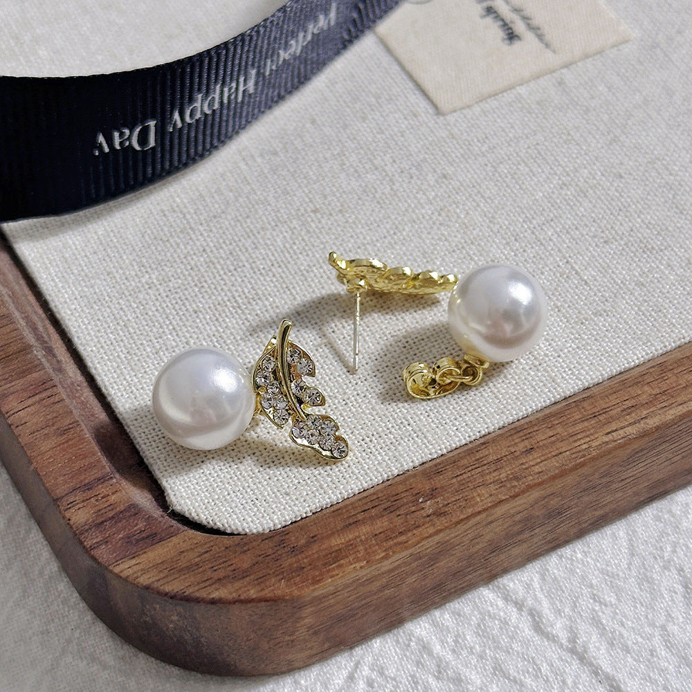 Women's Pearl Fashion High-grade Summer Ear Light Earrings
