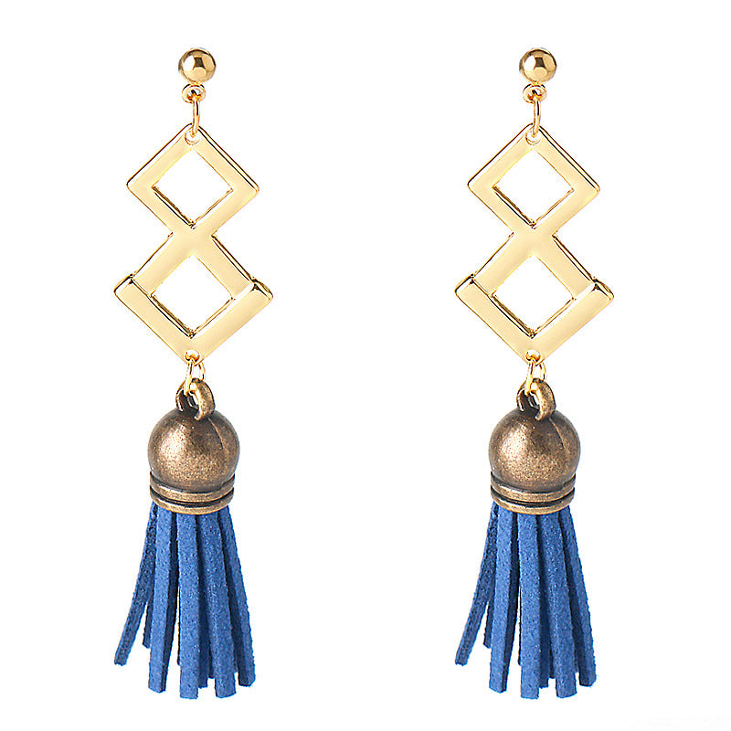Travelers Empty Autumn Unilateral Temperament Feather Tassel Carved Earrings