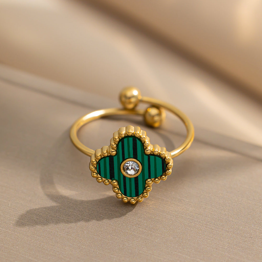 Niche Sweet Middle Diamond Four-leaf Clover Rings