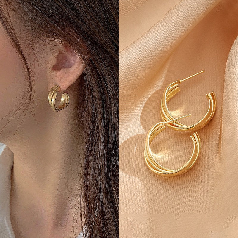 Women's Retro Geometric Twist Trendy Beautiful Circle Earrings