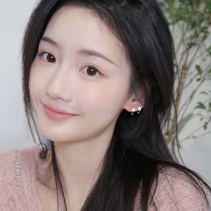 Women's Small Daisy Fresh Sweet Fashion Simple White Little Flower Earrings