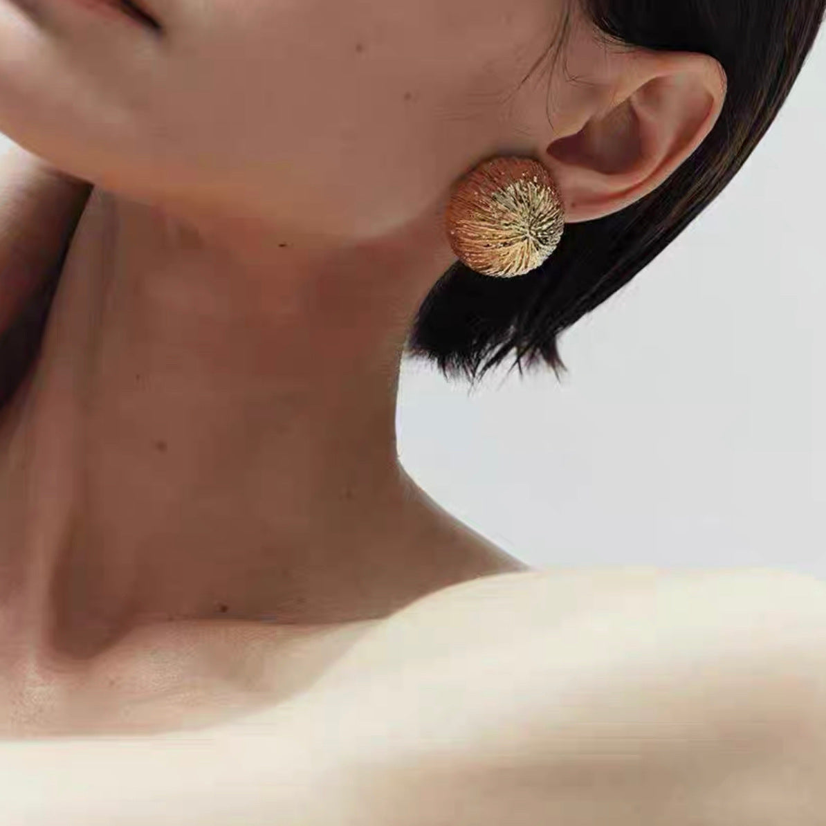 Women's Retro Minority Bark Brushed Hemisphere Pleated Earrings