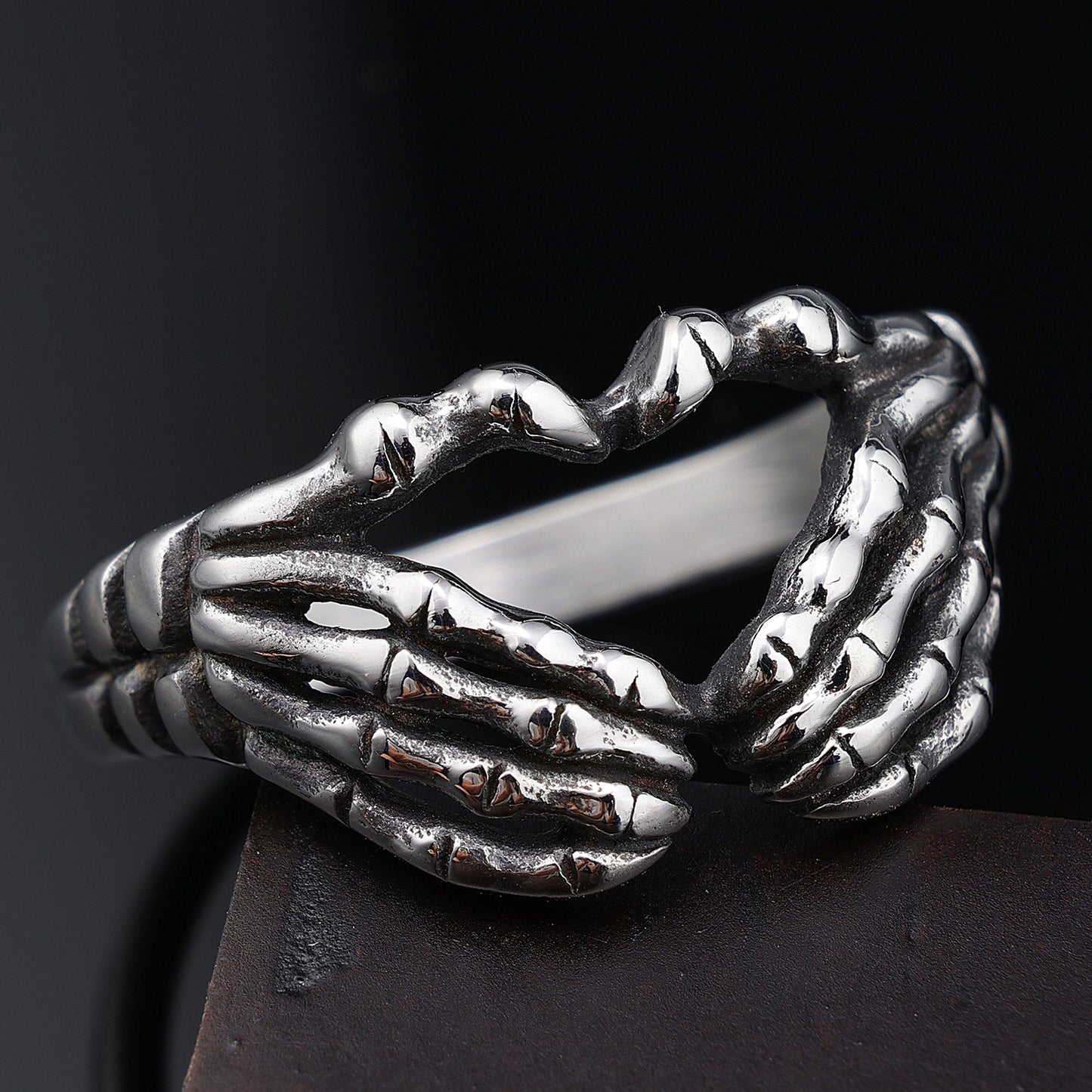 Women's Personalized Retro Heart-shaped Skull Palm Stainless Steel Rings