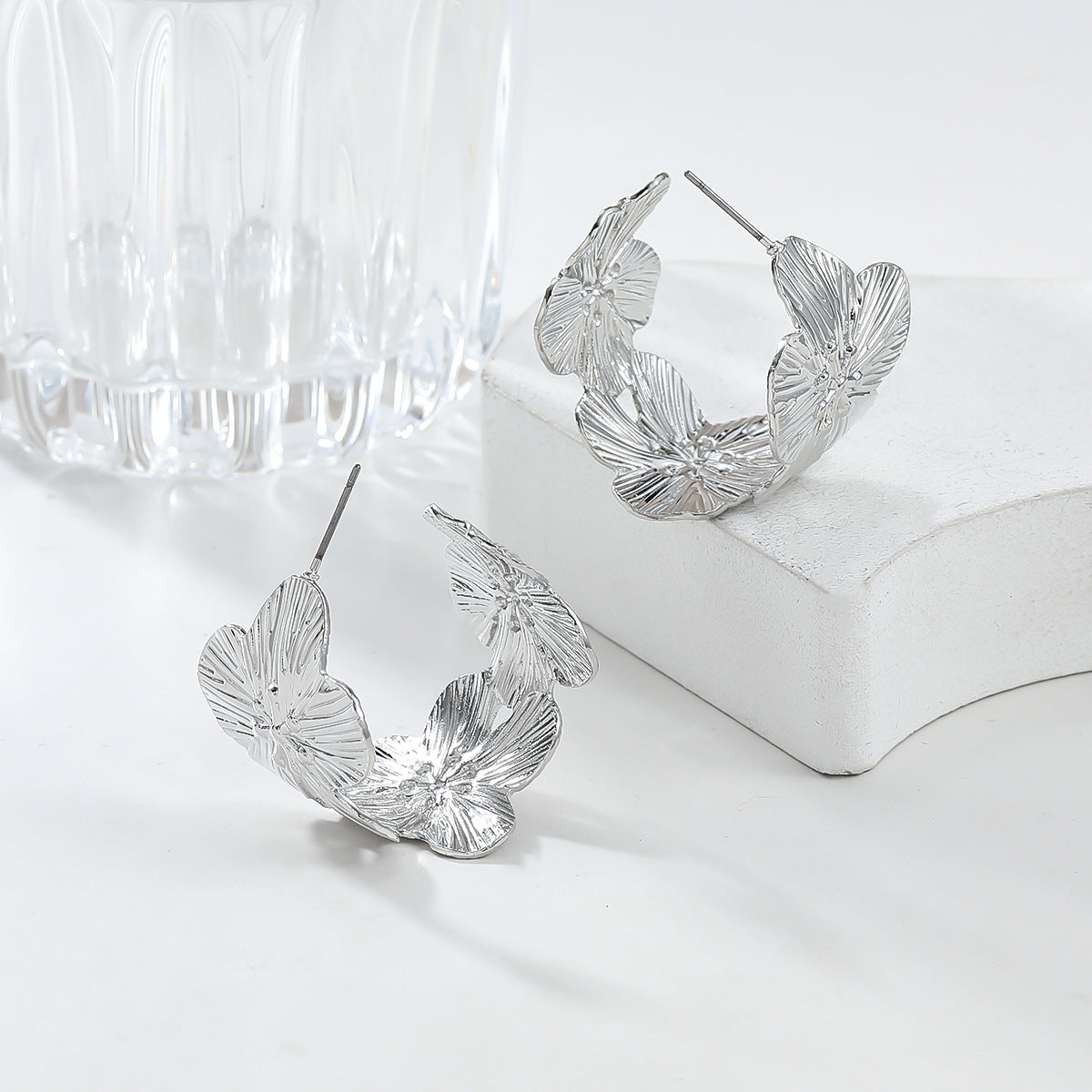 Women's Niche Metal Flower High Profile Fashion Vintage Rings